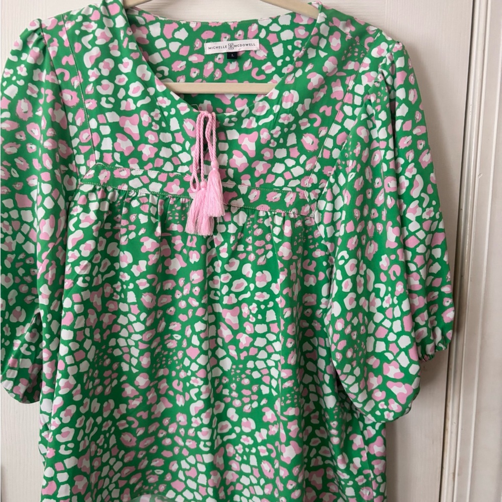 NWOT Michelle McDowell lg tunic.  Beautiful spring colors.